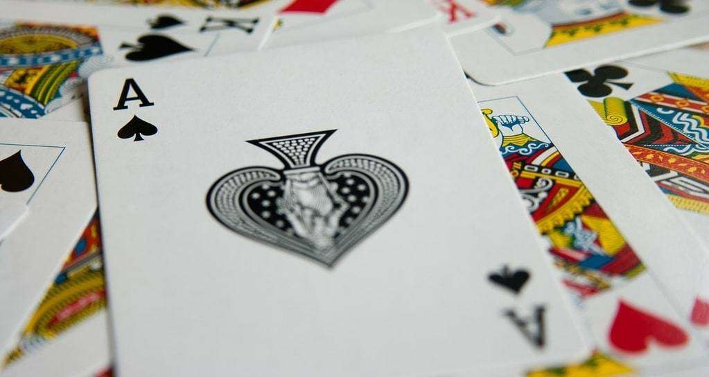 découvrez des stratégies efficaces pour maîtriser la belote à deux joueurs et maximiser vos chances de gagner à chaque partie.