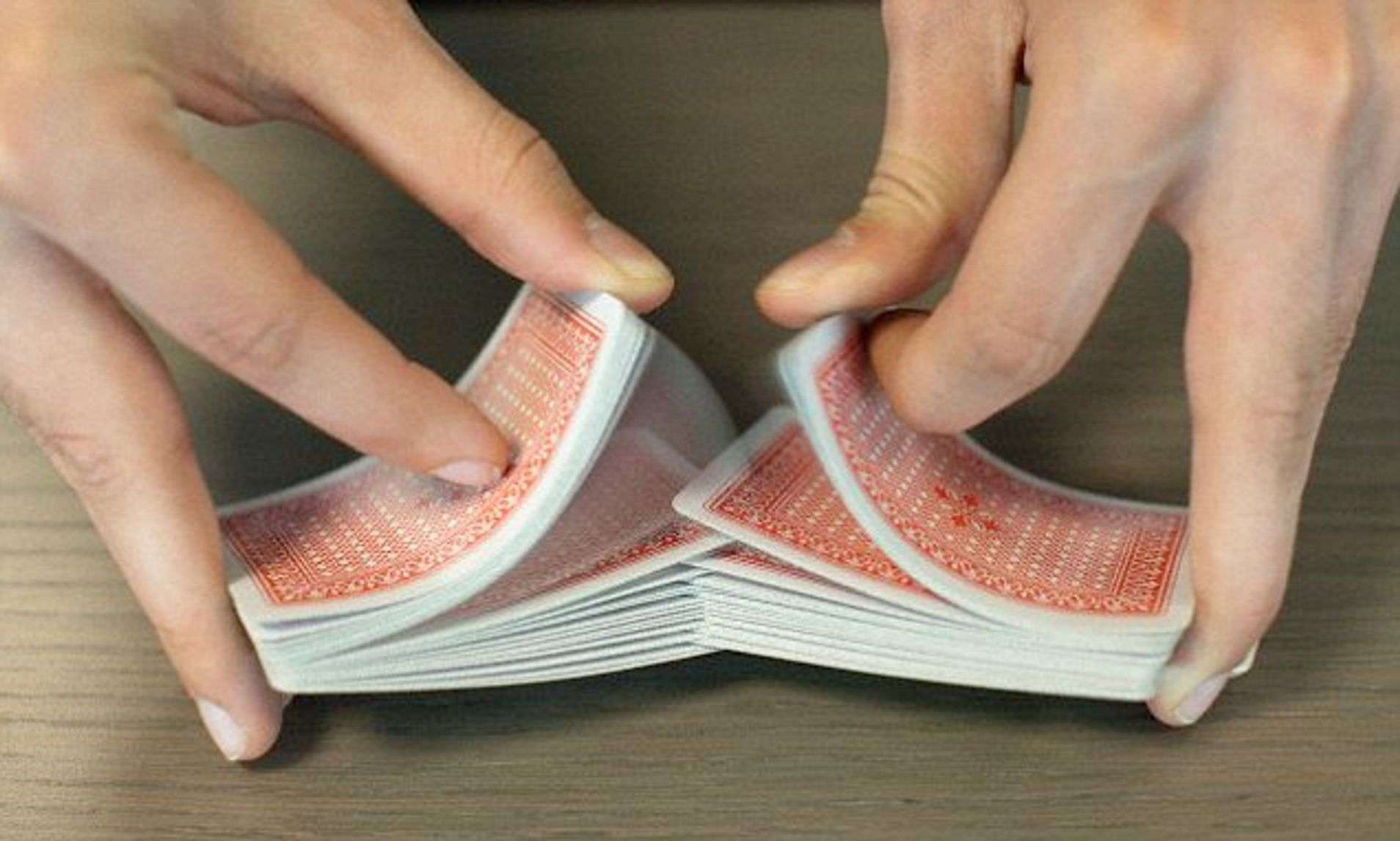 découvrez nos techniques efficaces pour le mélange de cartes, parfaites pour les jeux de hasard et les tours de magie.