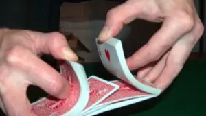 Comprendre le mélange de cartes au texas hold em pour optimiser vos gains