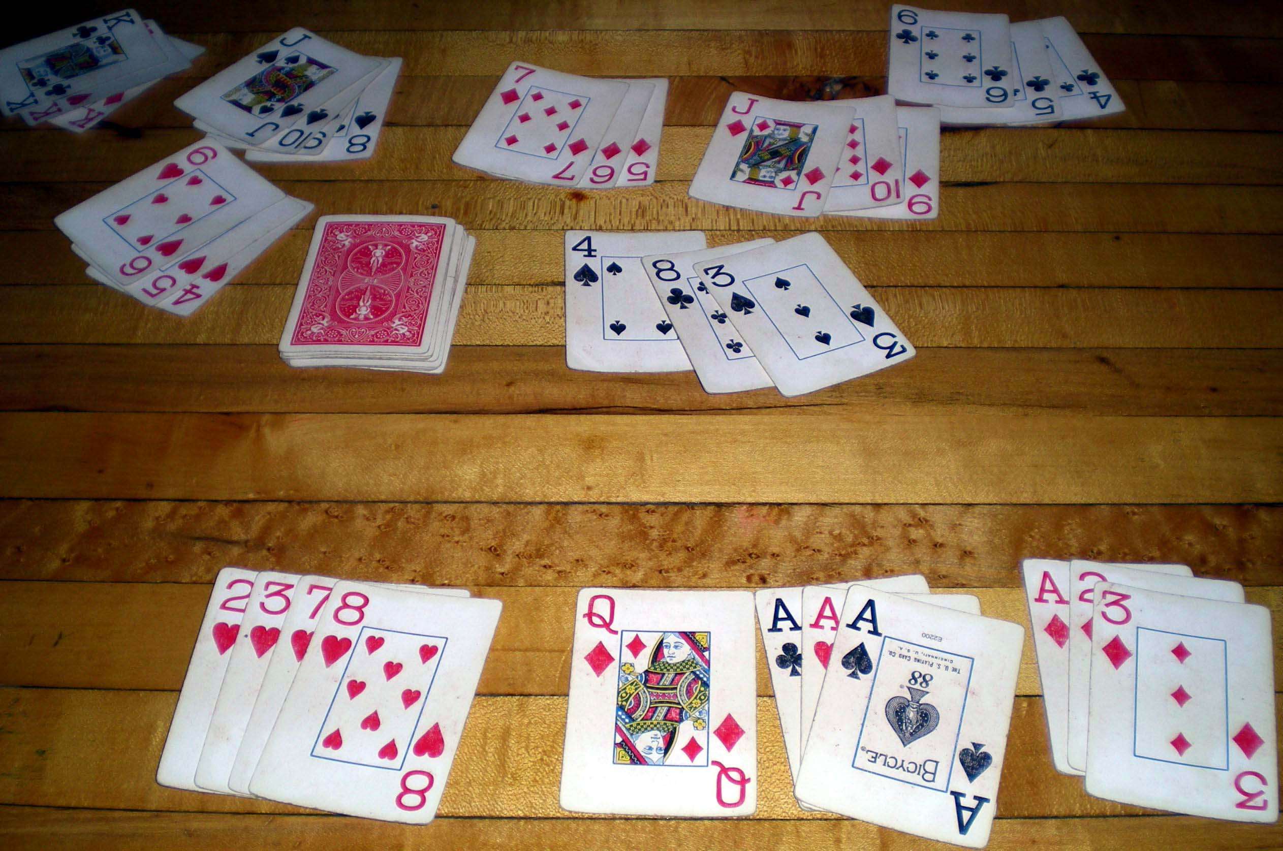découvrez le jeu de rummy, un jeu de cartes stratégique et divertissant idéal pour jouer en famille ou entre amis. maîtrisez les règles, astuces et variantes pour des parties passionnantes.